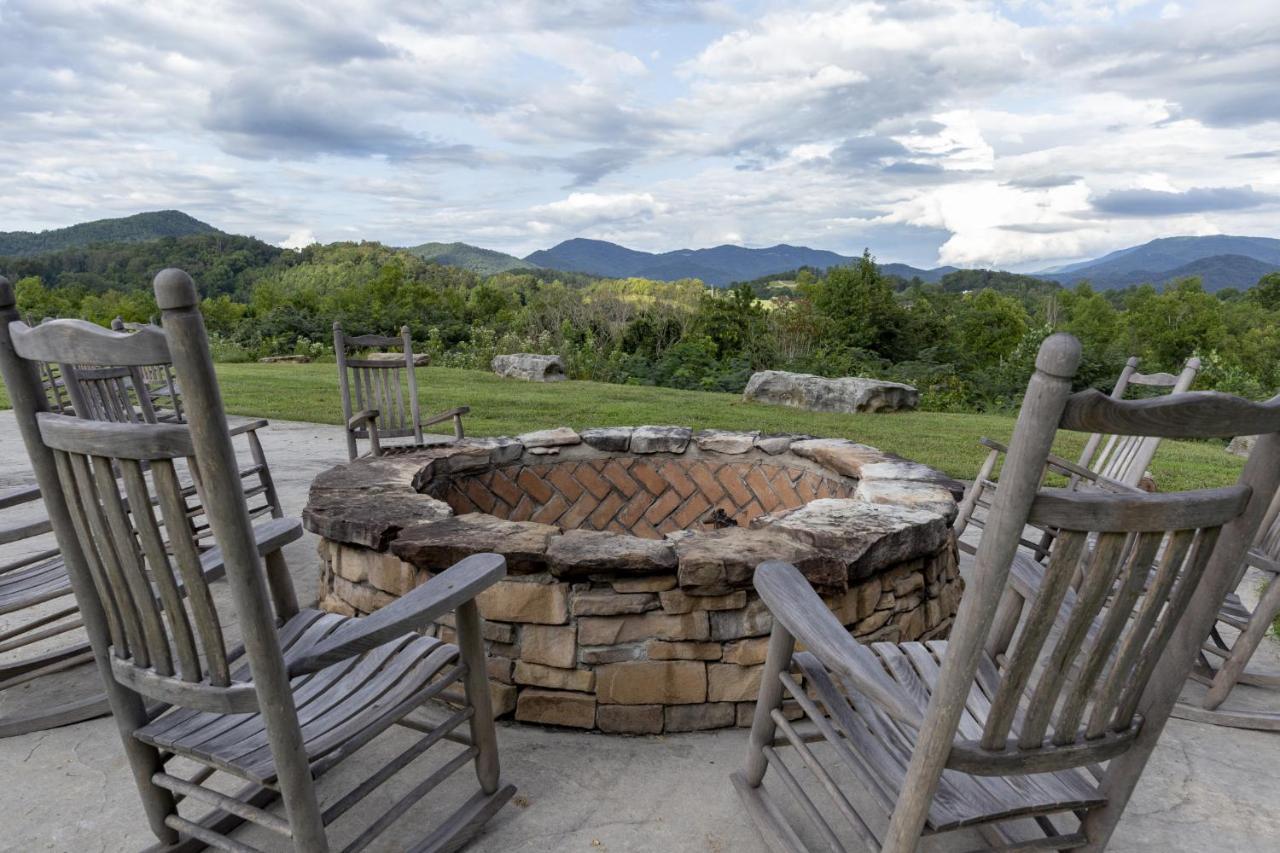 Modern Cades Cove Condo W Community Pool Townsend Exterior photo