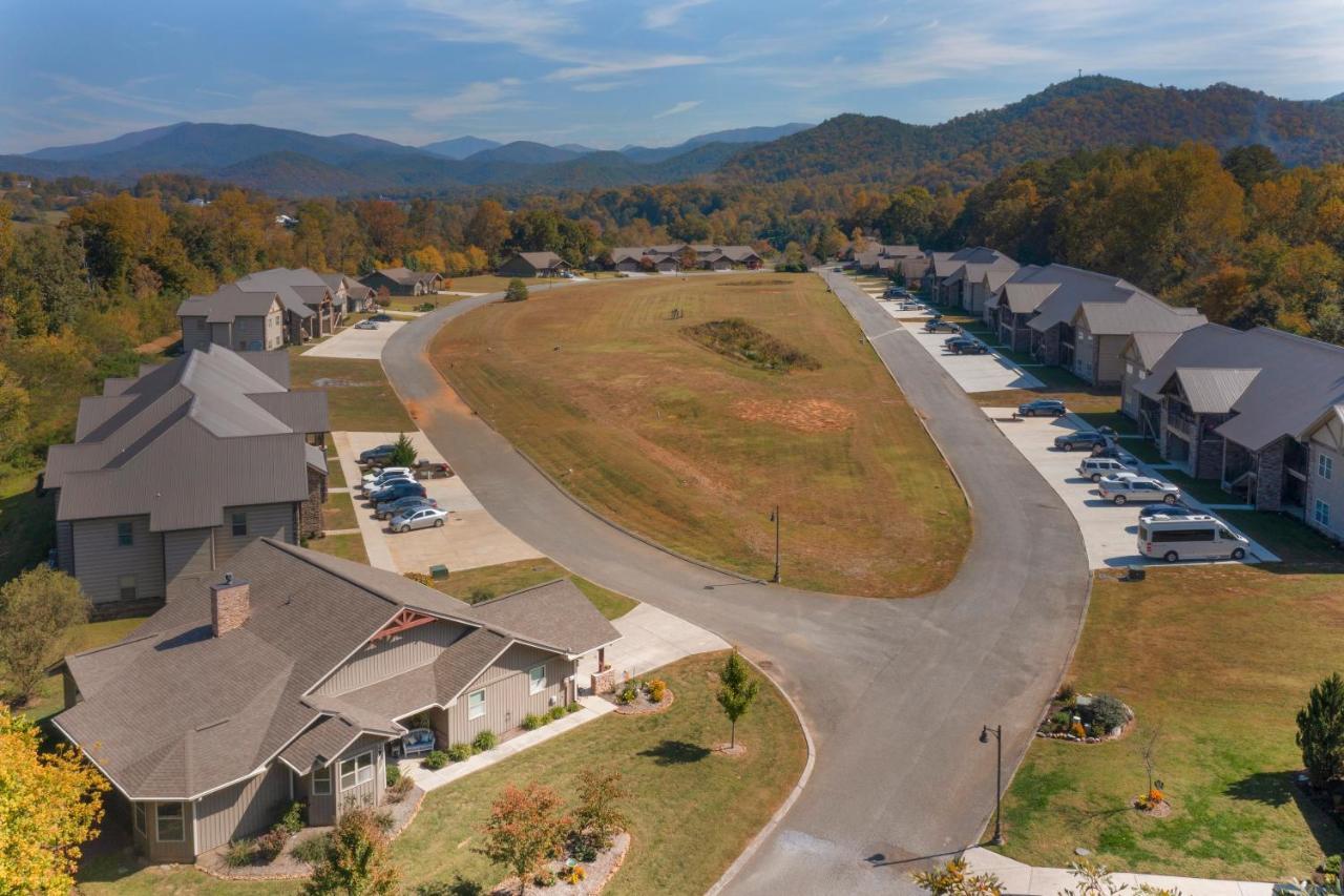 Modern Cades Cove Condo W Community Pool Townsend Exterior photo